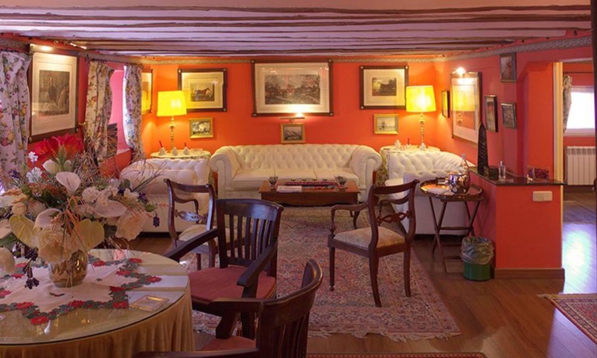 Villar del Rio Cottage | Standard 1 House of the Rock