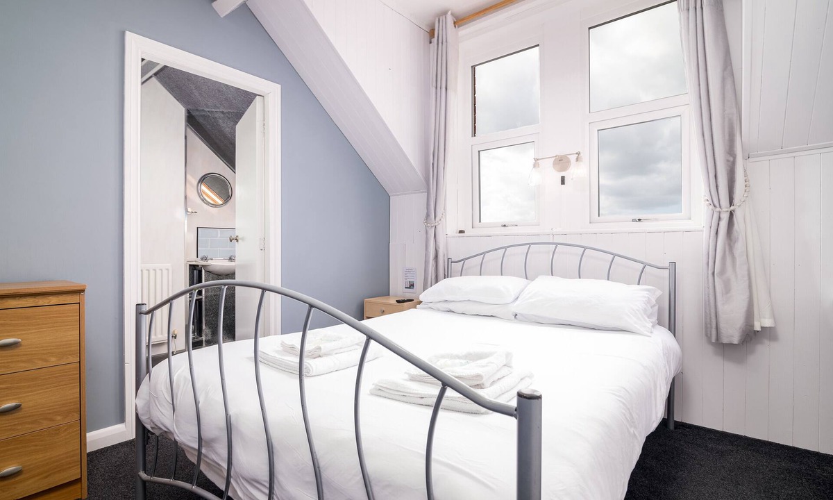 West Cliff Hotel | Standard Double & Single Bed, Ensuite