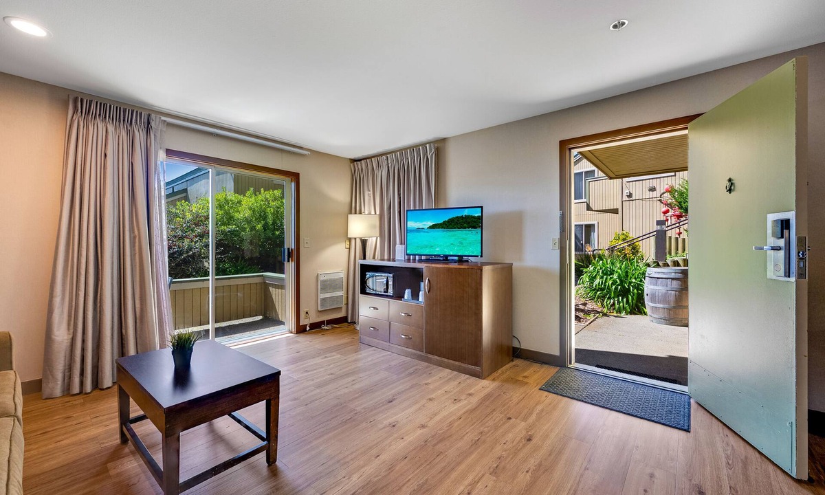 Bodega Bay House | Standard King Room with Ocean View