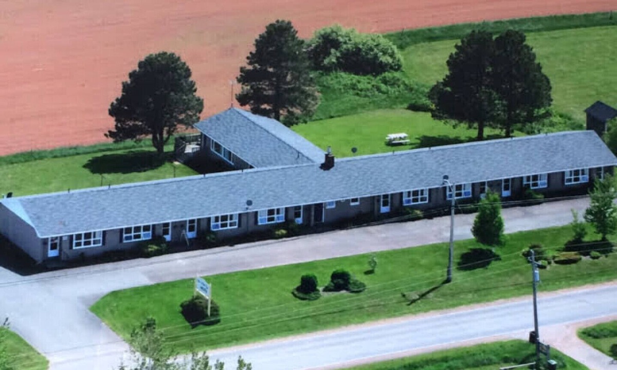 New London House | Standard Queen Room #9