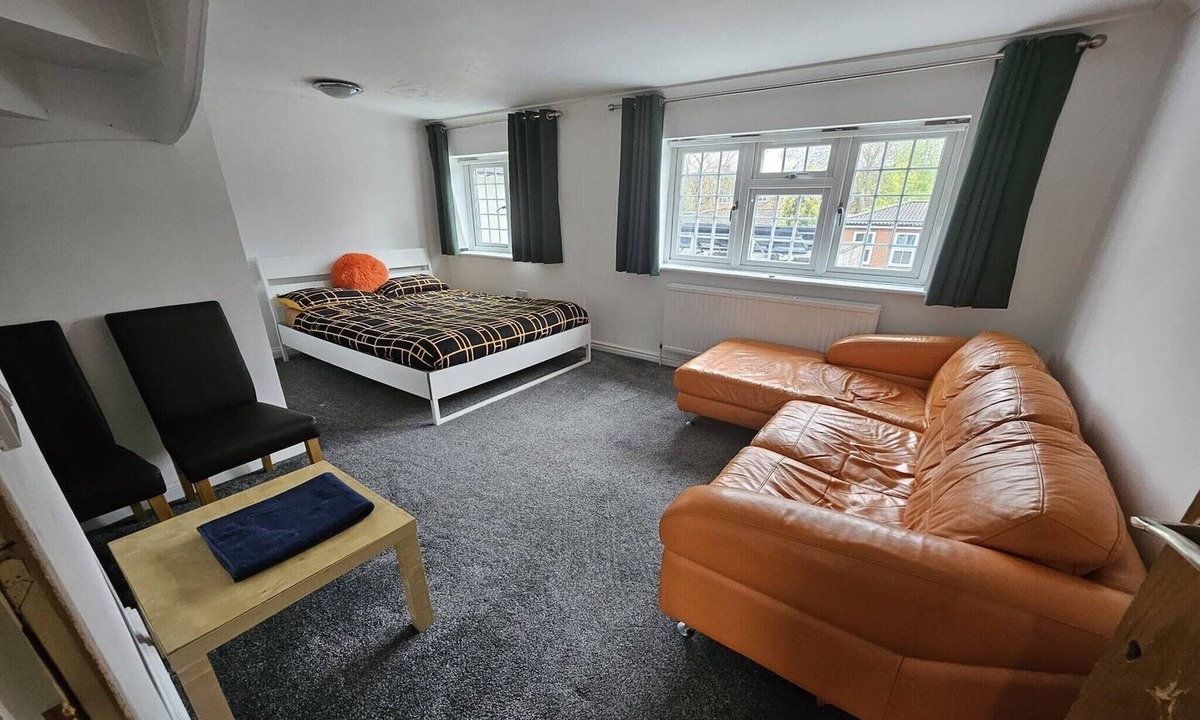 Windsor Hotel | Standard Single Room - Shared