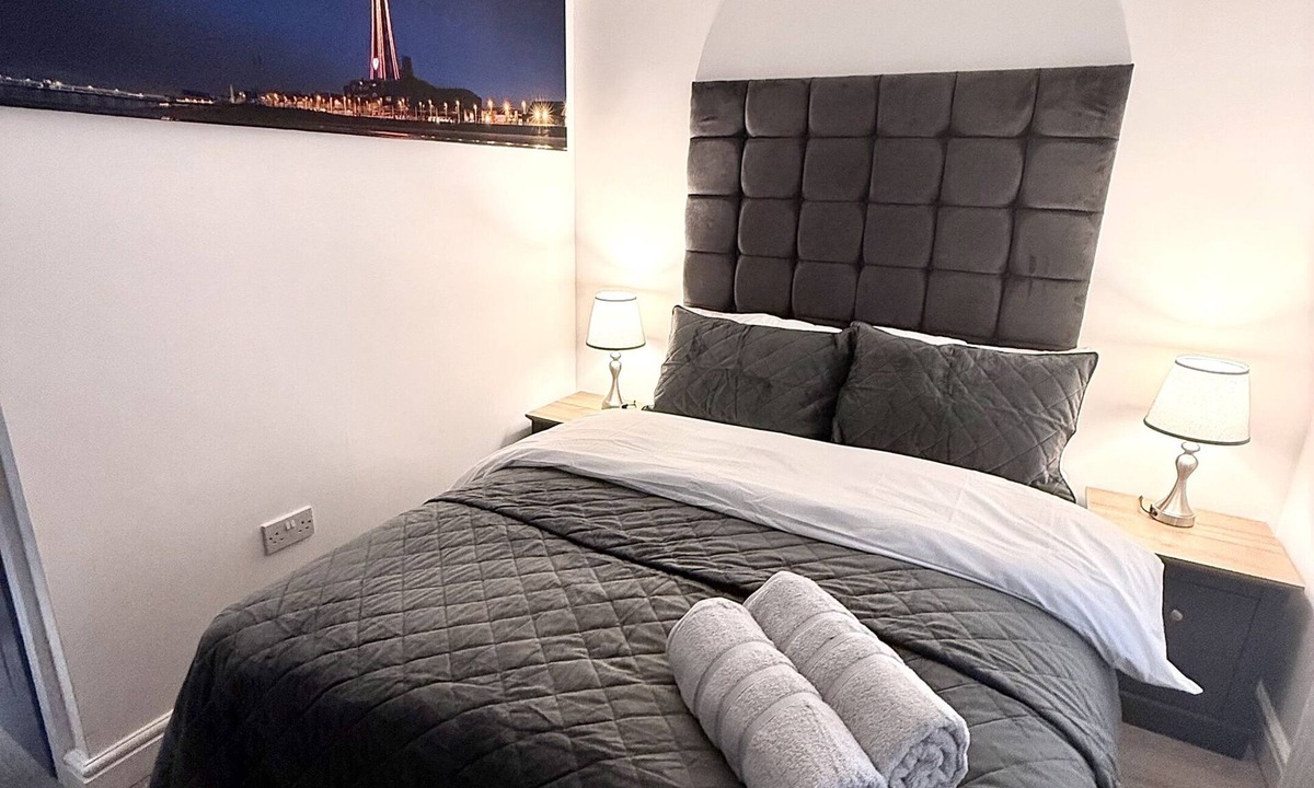 Blackpool Town Center Apartment | standard suite with spa bath