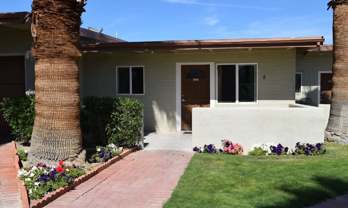 Borrego Springs Hotel | Stanlunds Inn And Suites