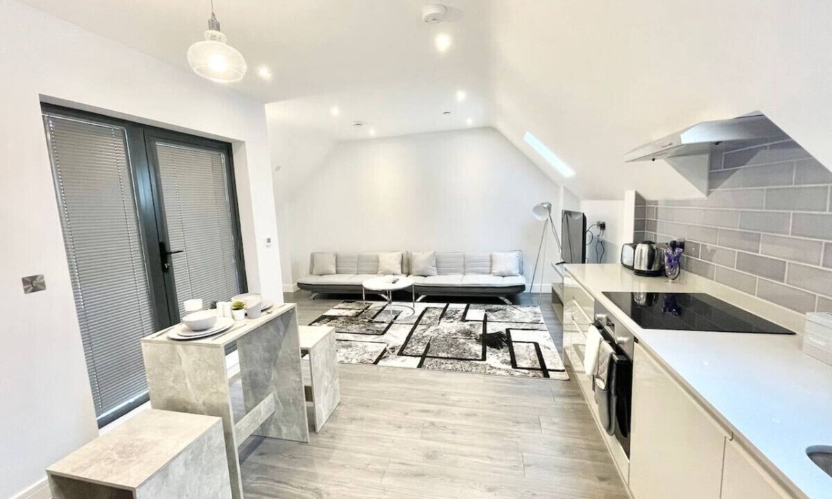 Stanmore Apartment | Stanmore Central - First Floor Luxury One Bedroom