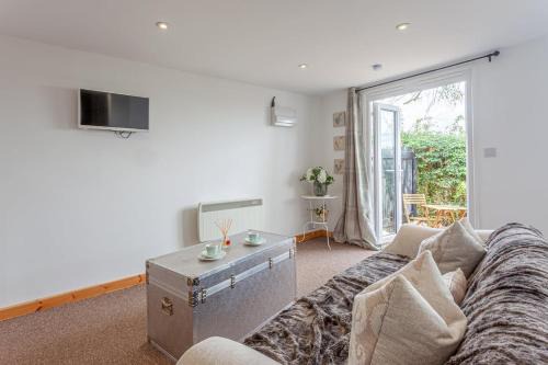 Hatfield Broad Oak House | Stansted airport - studio annexe with parking