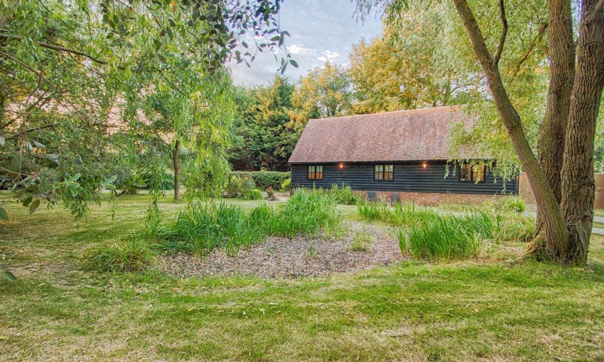 Bishop's Stortford House | Stansted Airport - Beautiful Annexe with Parking
