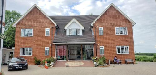Takeley Street House | Stansted Airport Lodge