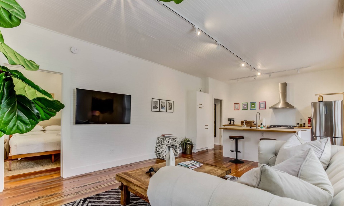 Saint Simons Island Apartment | Stanton Apartment A - Historic retreat 1 block to beach