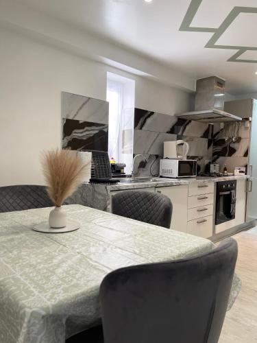Alibon Apartment | Stanton - Impeccable and stylish 2 bedroom