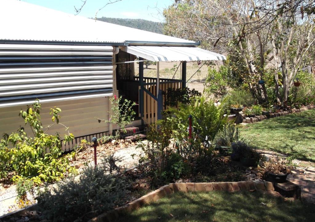 Woolooga Bed & Breakfast | Staple House Bed and Breakfast