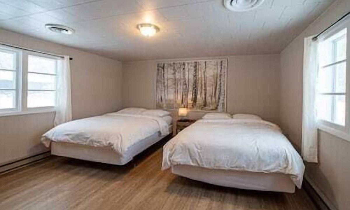 Indian River House | Star Gate Room 15 Indian River, MI