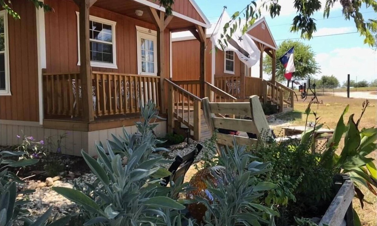McLennan County Cabin | Star Gazing - Bon Fire Cabin in the Peaceful Country at Blue Eagle Retreat