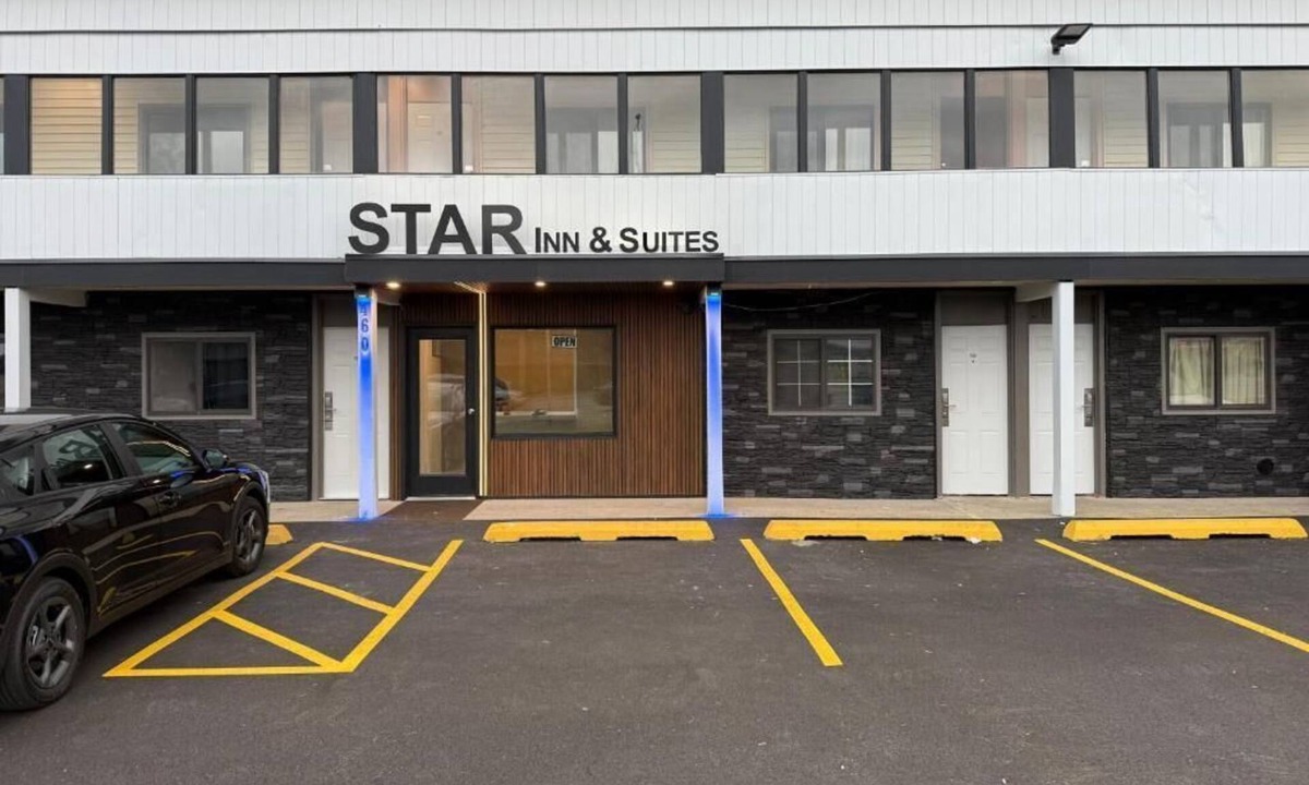 Chicago Heights Hotel | Star Inn & Suites