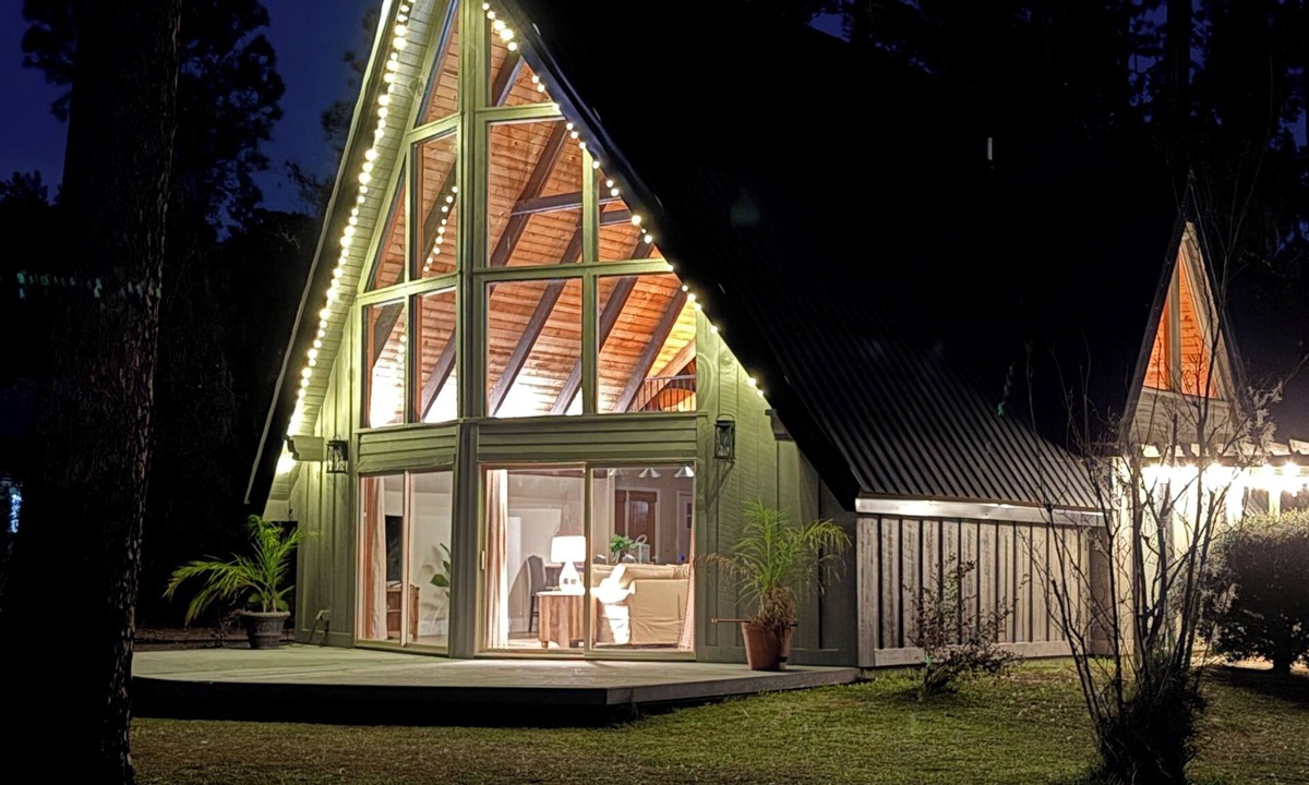 Hawthorne Ski Chalet | STAR LAKE - HAWTHORNE FL - CUSTOM A-FRAME HOME WITH DOCK - WATERFRONT