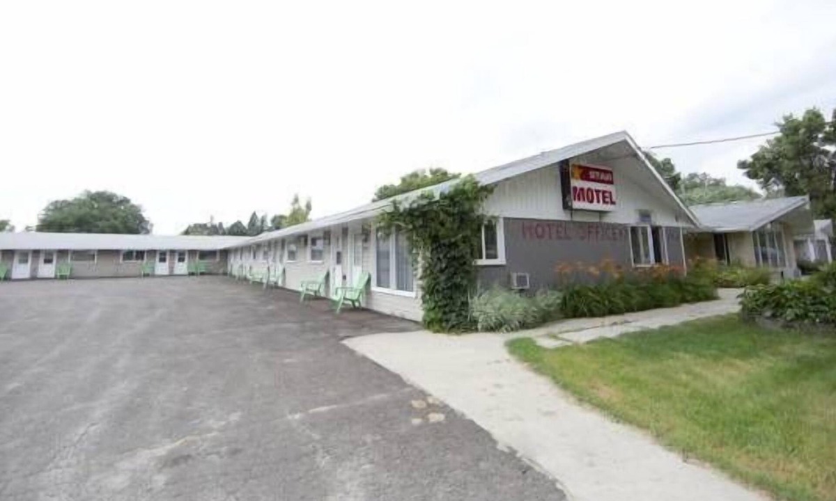 Morden Hotel | Star Motel