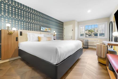 Cow Hollow Hotel | Star Motel