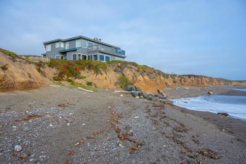 San Simeon Apartment | Star of the Sea Oceanfront Escape w Views