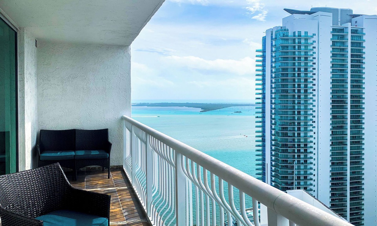 Brickell Apartment | Star Stay Miami - Yellow@Brickell - Balcony & Parking