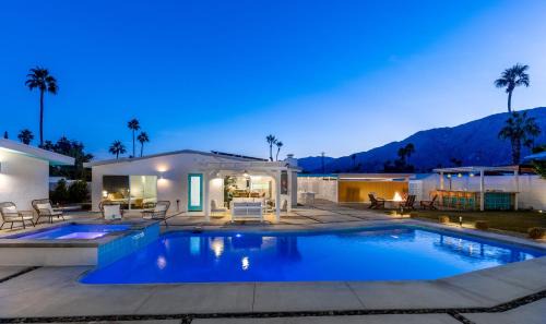 Racquet Club Estates Villa | Starburst PS by ACME House Company
