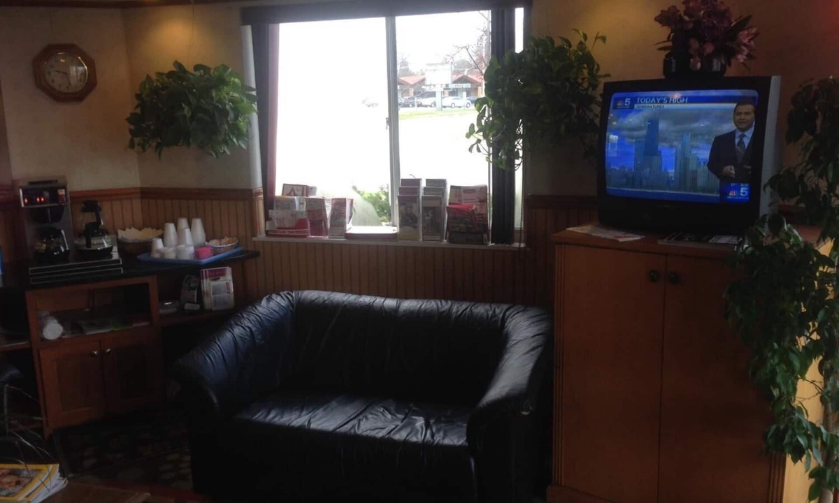 Naperville Hotel | Stardust Motel