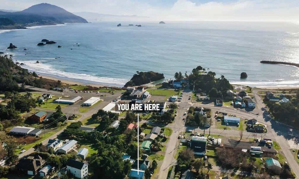 Port Orford Apartment | Starfish Coastal Getaway StayinMyDistrict