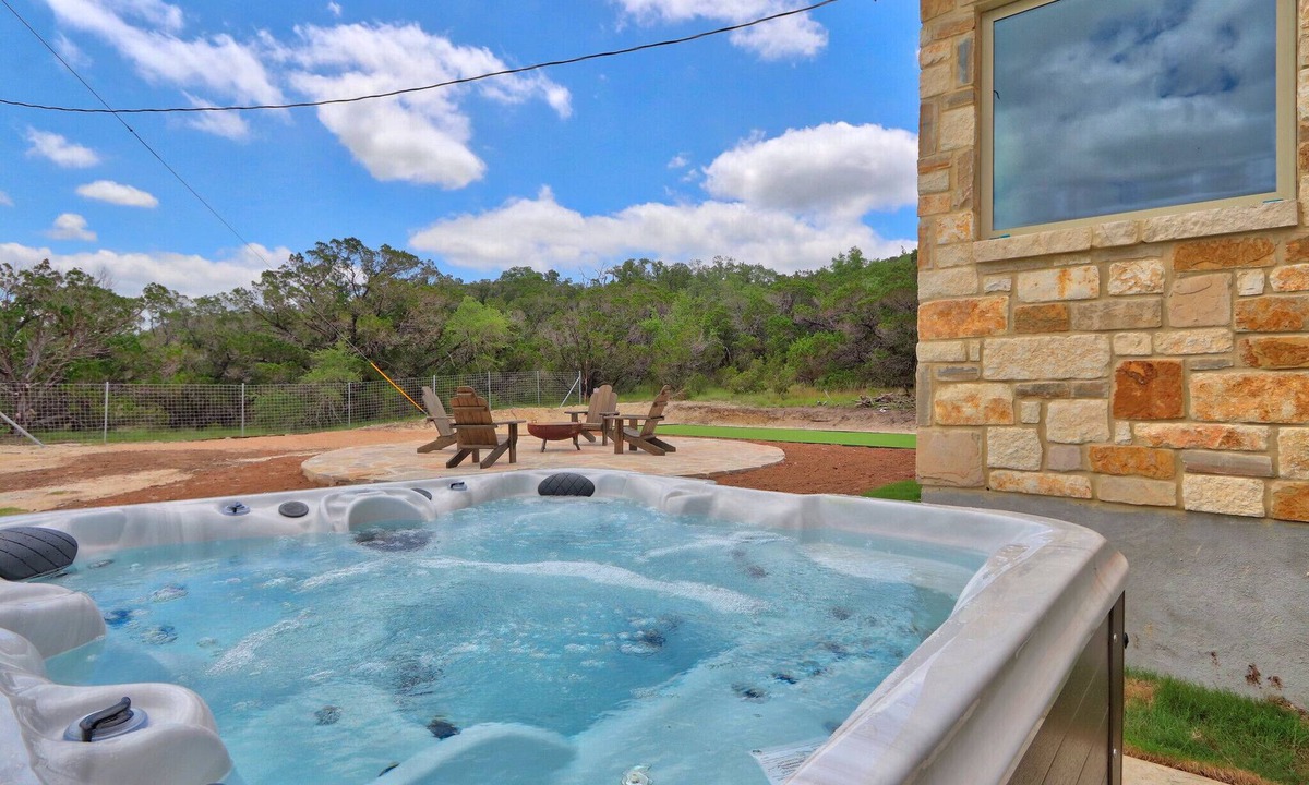Fischer House | Stargazer Hill - 4 Bedroom Retreat with Hot Tub + Views!