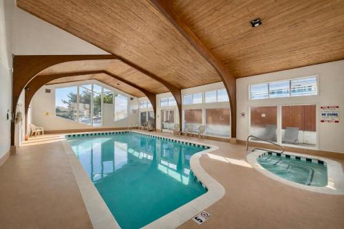 Munras Avenue Hotel | Stargazer Hotel