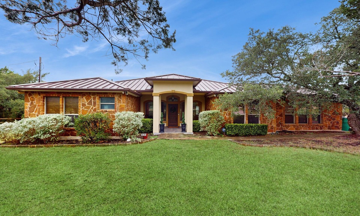 Dripping Springs House | Stargazers' dream home on 1.5 acres w/telescope-near wineries-Dogs ok