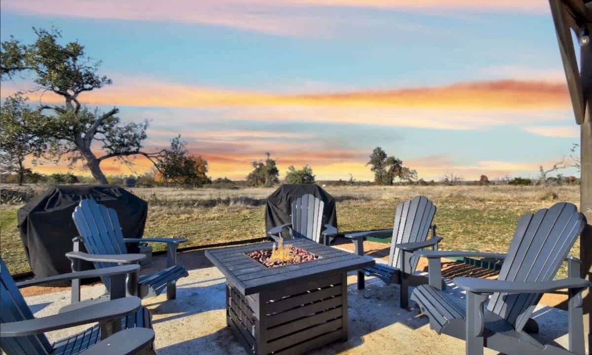 Fredericksburg House | Stargazing Retreat at LoneStar Cottage