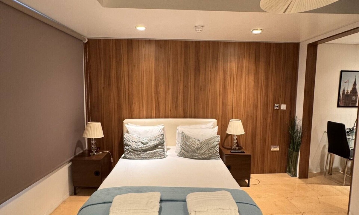 Bishopsgate Apartment | Stark Studio at Room Home Stay