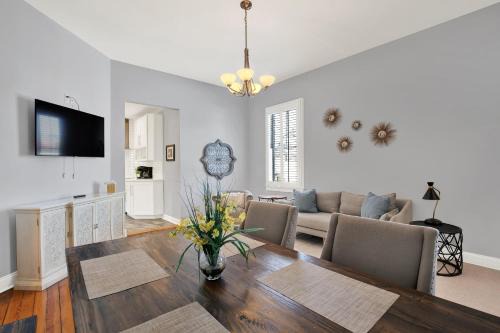 Metropolitan House | Starland Perch Estate