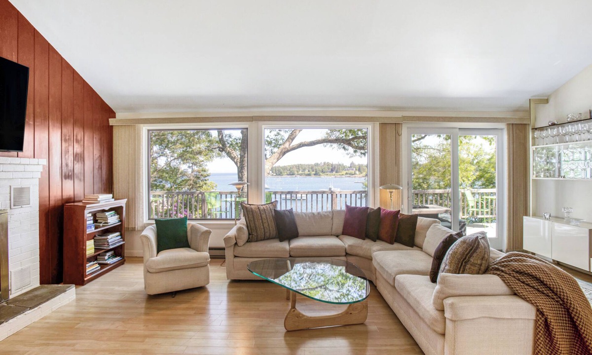 Tenants Harbor House | Starlight Deck House: Village house