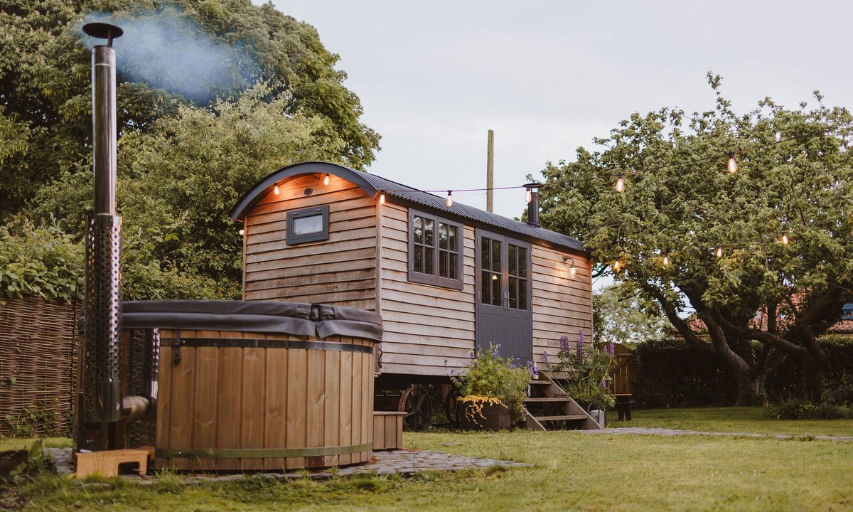 Winestead House | Starlight Hideaway - Luxury Shepherd’s Hut