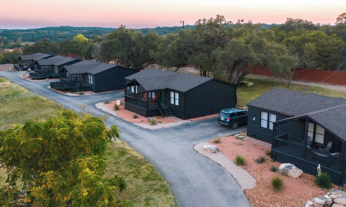 Canyon Lake Cabin | Starlight Horizon 14 Cabins For Events, Retreats, Weddings, Sleeps Up To 100