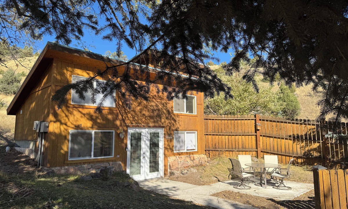 Emigrant House | Starlight Loft for Four in Paradise!