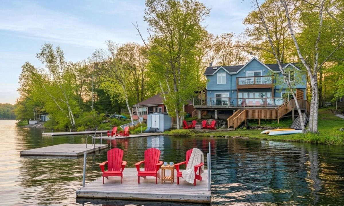 Washago Cottage | Starlink, Pool Table, Firepit, Muskoka Waterfront