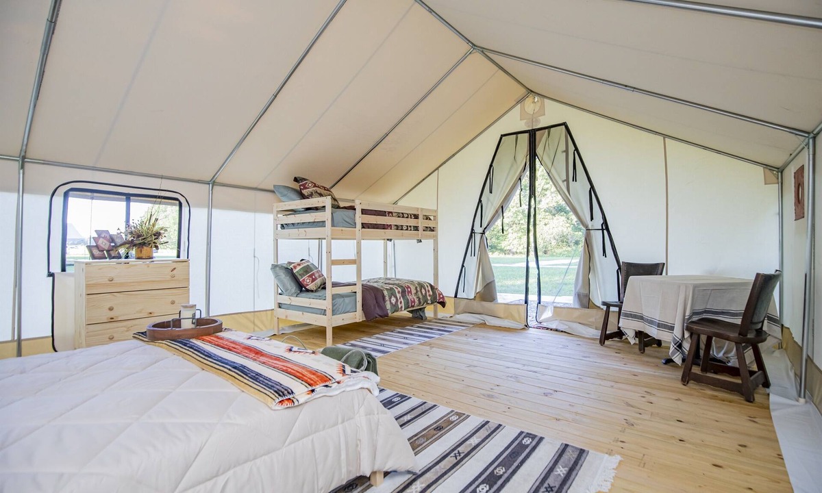 Cassville RV Rental | Starlit Nights during Nature’s Cozy Retreat