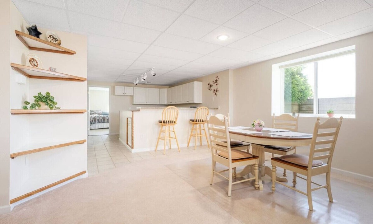 Otis Orchards-East Farms House | Starr Acres - Otis Orchards