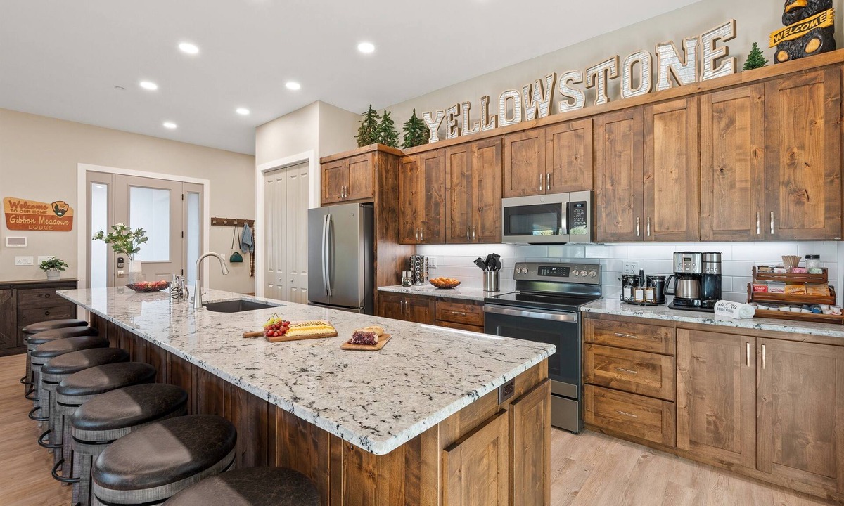 West Yellowstone House | Start Your Yellowstone Story Here! | 1 mi to YNP | Perfect for Families & Groups