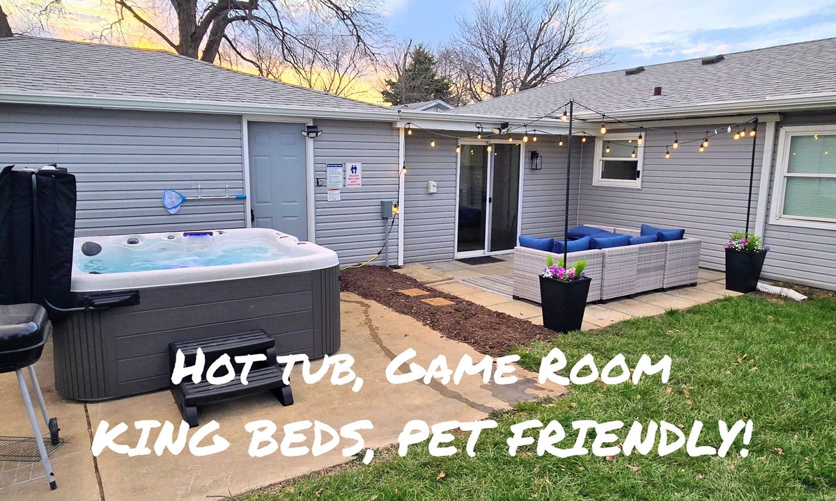 Ottawa House | Starved Rock Retreat! Hot tub, Game room, King Bed, Pet Friendly!