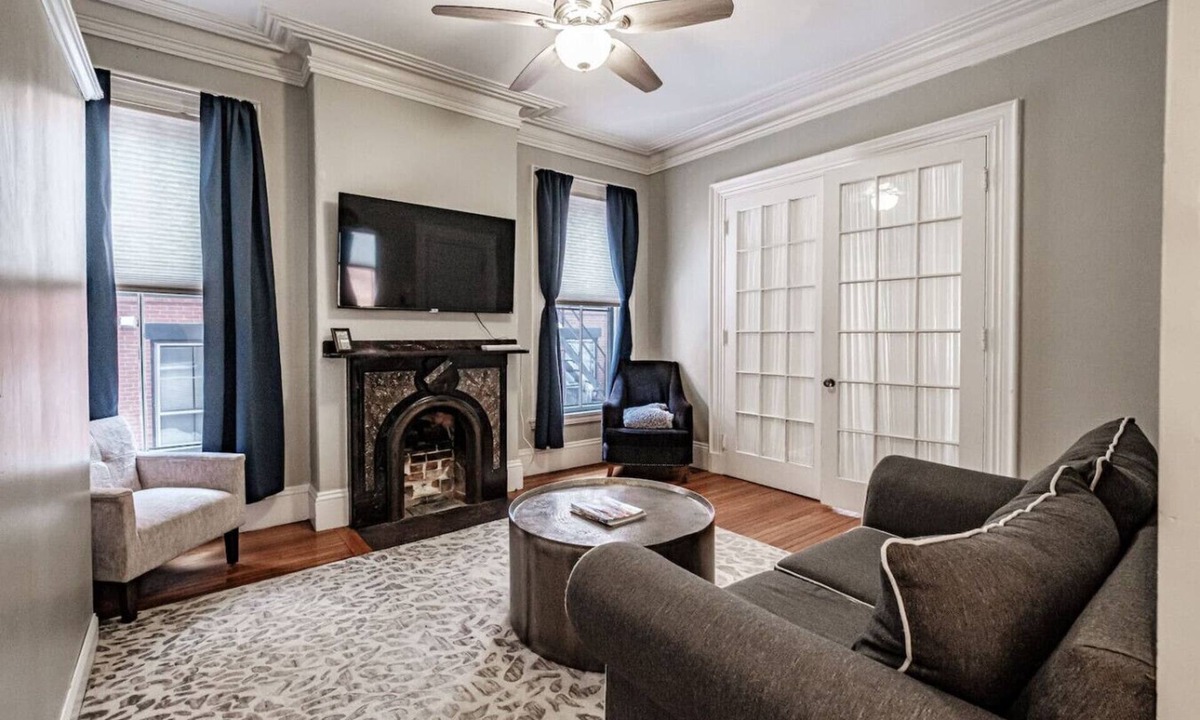 Parkside Apartment | State of Charm | Historic West End Haven