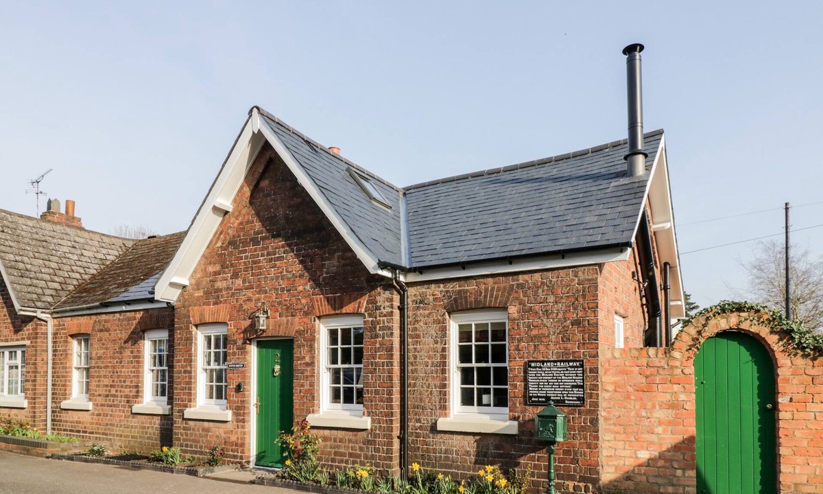 Blakedown Cottage | STATION MASTERS COTTAGE, pet friendly, with open fire in Blakedown