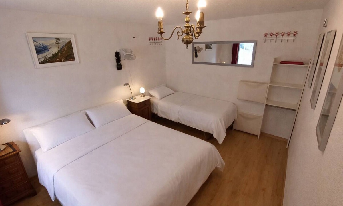 Lauterbrunnen Apartment | Staubbachfall opp. 1 Br max 4, 50mbus, quiet, own 24/7laundry, carport ⭐