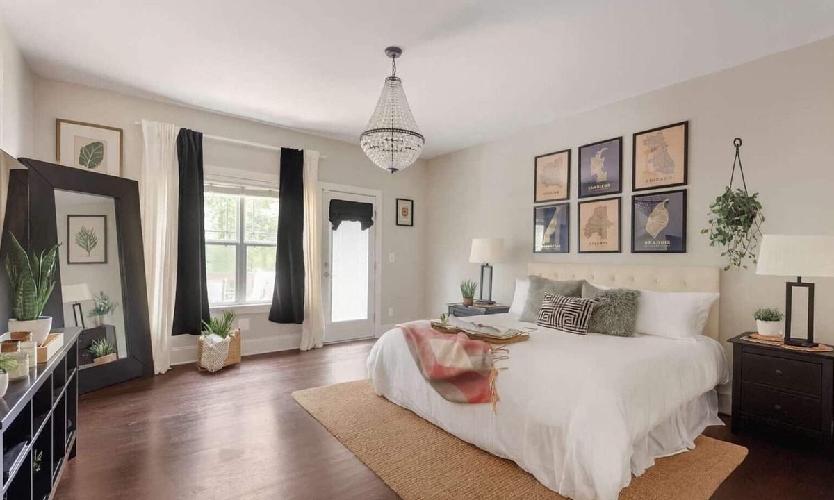 Edgewood House | Stay A'Wylie