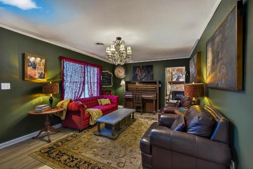 Covington House | Stay Among Vampire Diaries Props at Vervain Villa