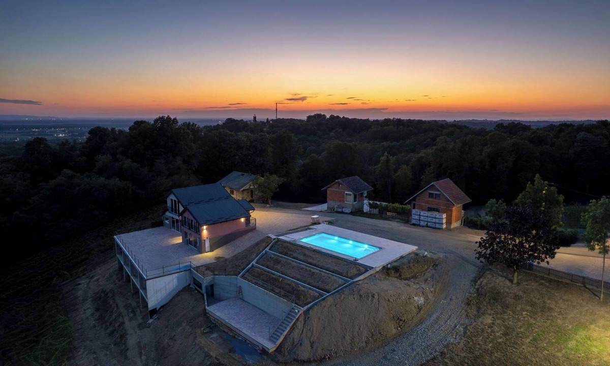 Kutina House | Stay among vineyards with private sauna and nature views