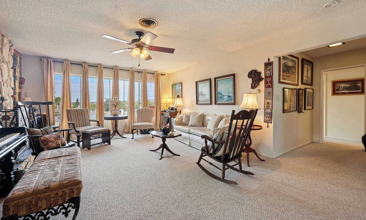 Oak Park House | Stay at Grandmas Entire Home with Yard & Balcony