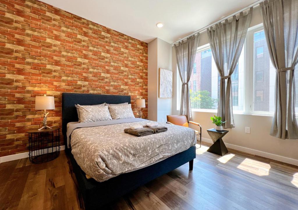 Fairmount Apartment | Stay at Luna on Ridge Ave