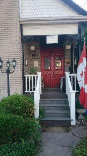 London Bed & Breakfast | Stay at Red Door Bed and Breakfast