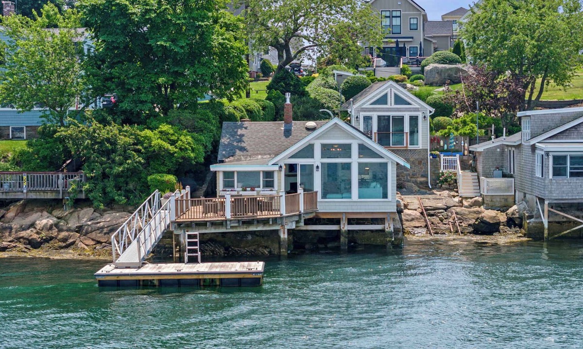 Gloucester House | Stay at Rocky Neck